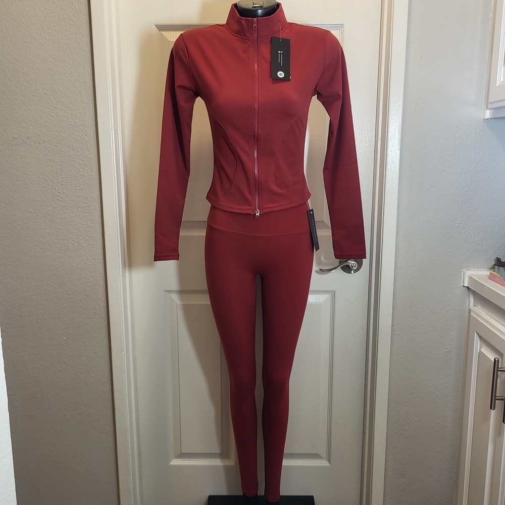 New! Astoria Activewear Matching Set Tops Jacket & Leggings Cherry Red Size L